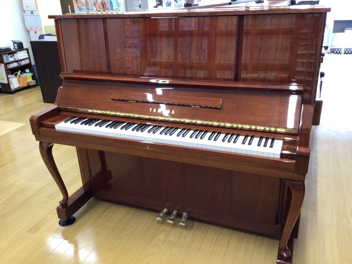 サカエ楽器　レストアピアノ　ヤマハW106BM